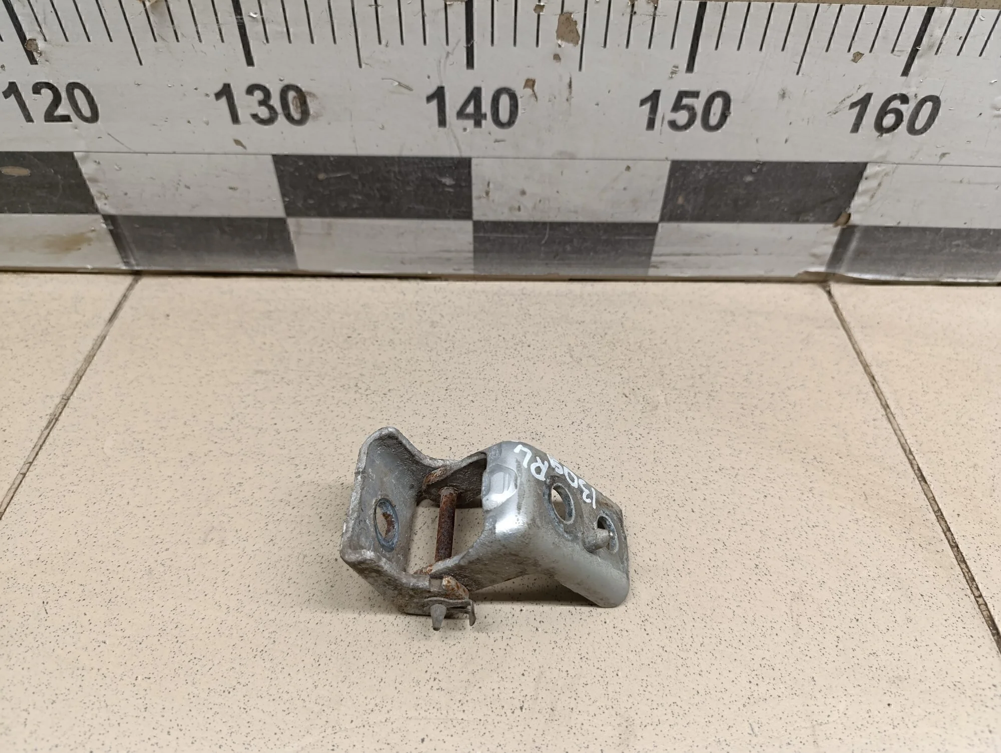 Петля двери C-Elysee 2012>