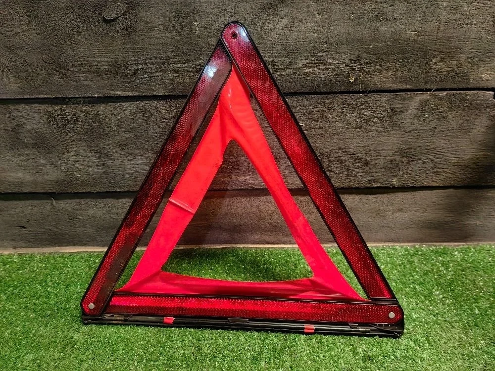 Знак аварийной остановки Audi A6 C7