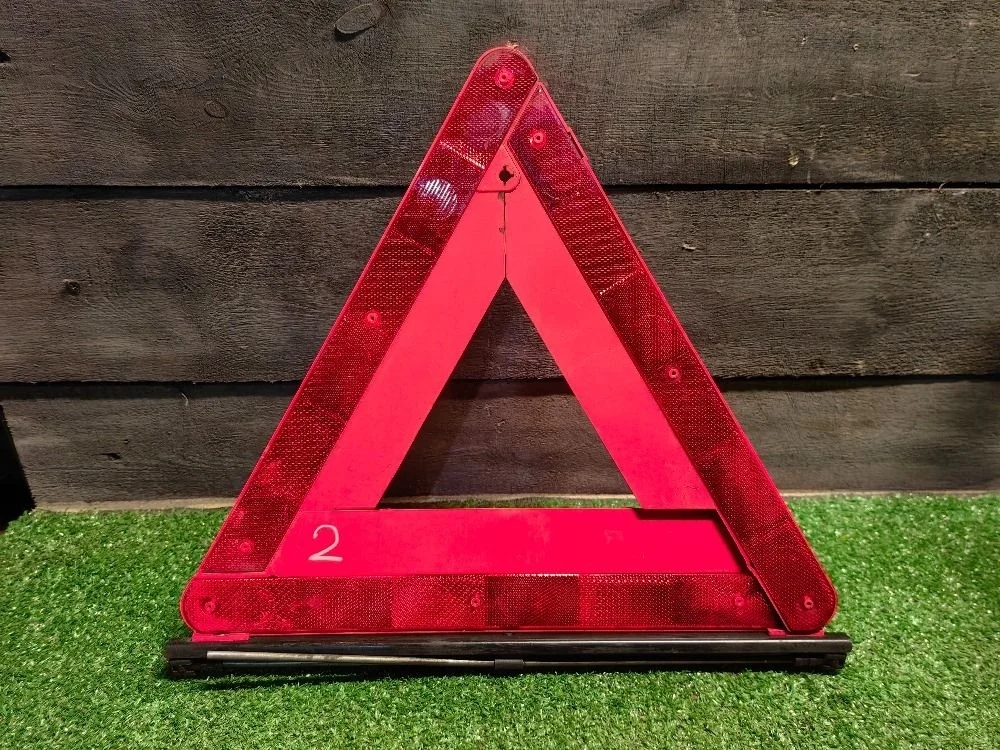 Знак аварийной остановки Mercedes-Benz E W211