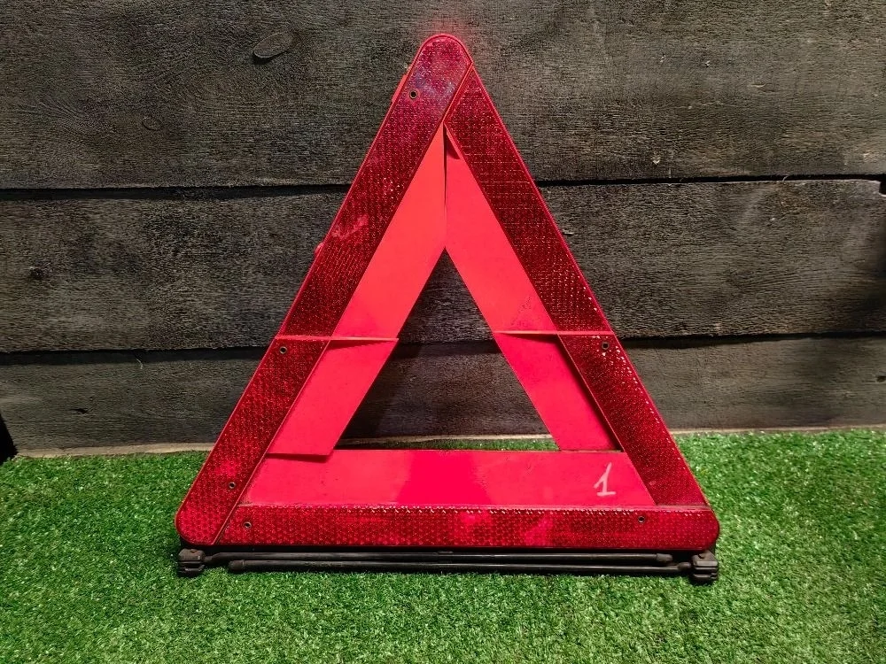 Знак аварийной остановки Audi A6 C5