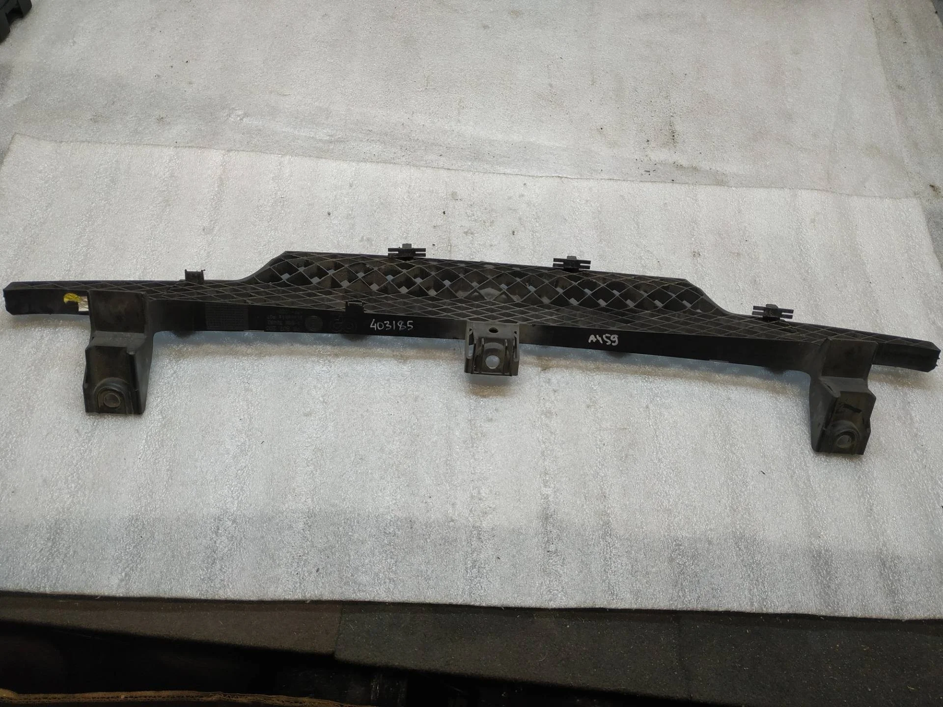 Направляющий профиль Volkswagen Touareg 2 7P6 2011