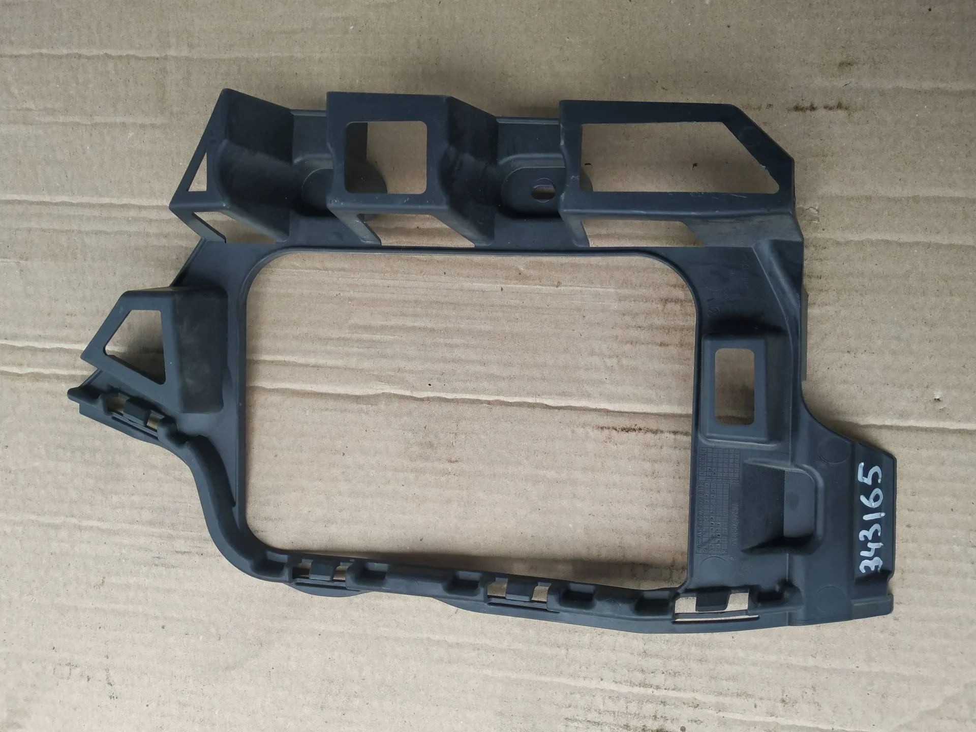 крепление заднего бампера правое Volkswagen Touareg 2  2013