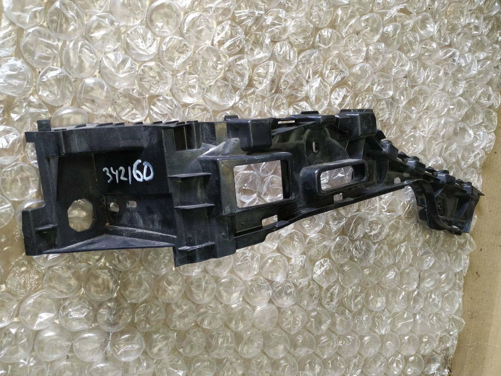 крепление заднего бампера правое Volkswagen Touareg 2  2013