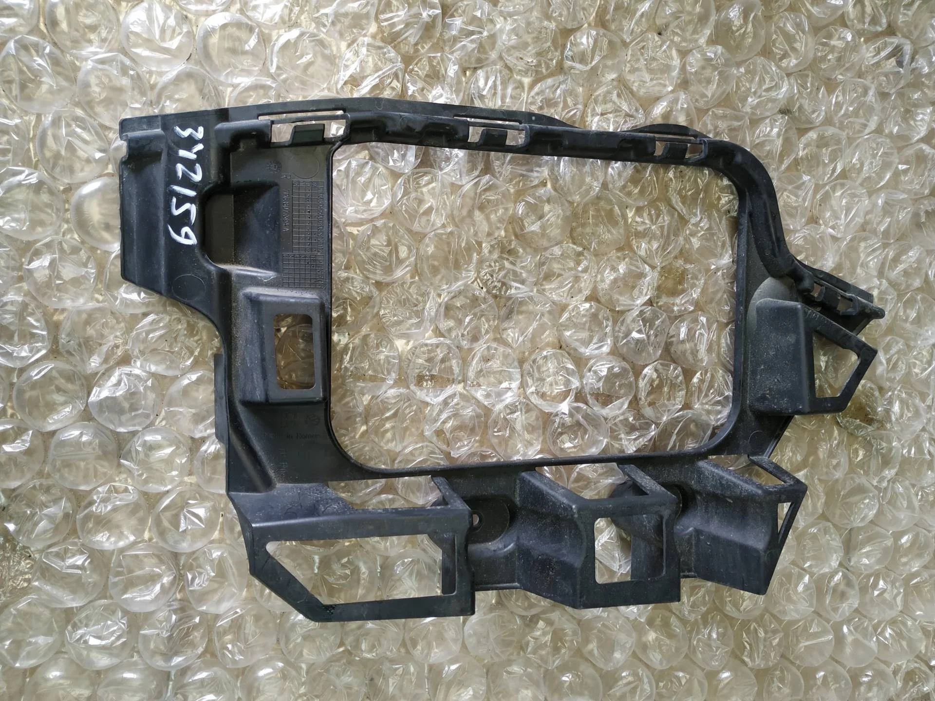 крепление заднего бампера правое Volkswagen Touareg 2  2013