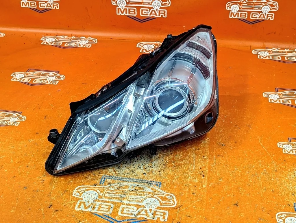 Фара левая Mercedes-Benz