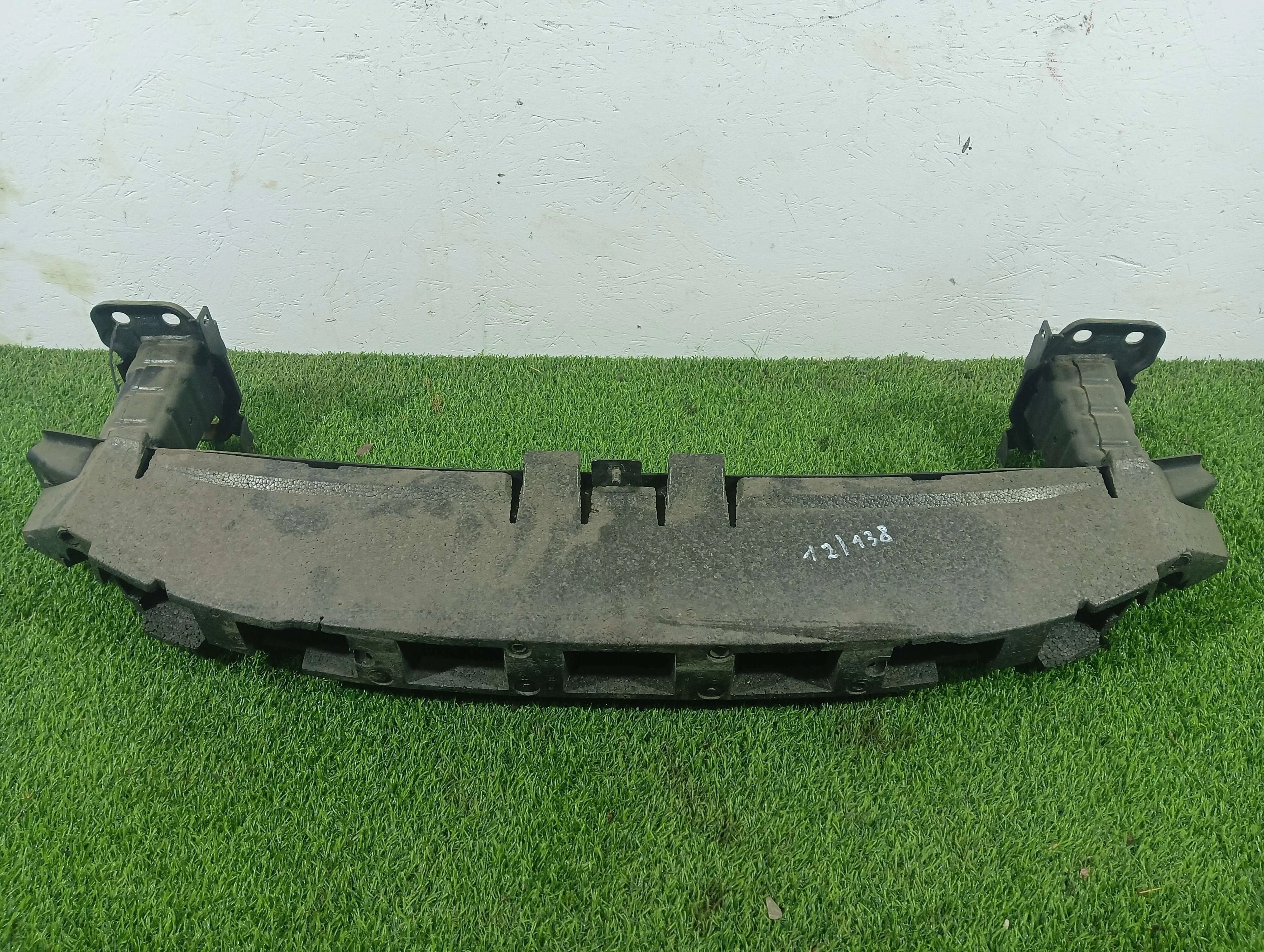 усилитель переднего бампера Skoda Superb 2.0 дизель 2010