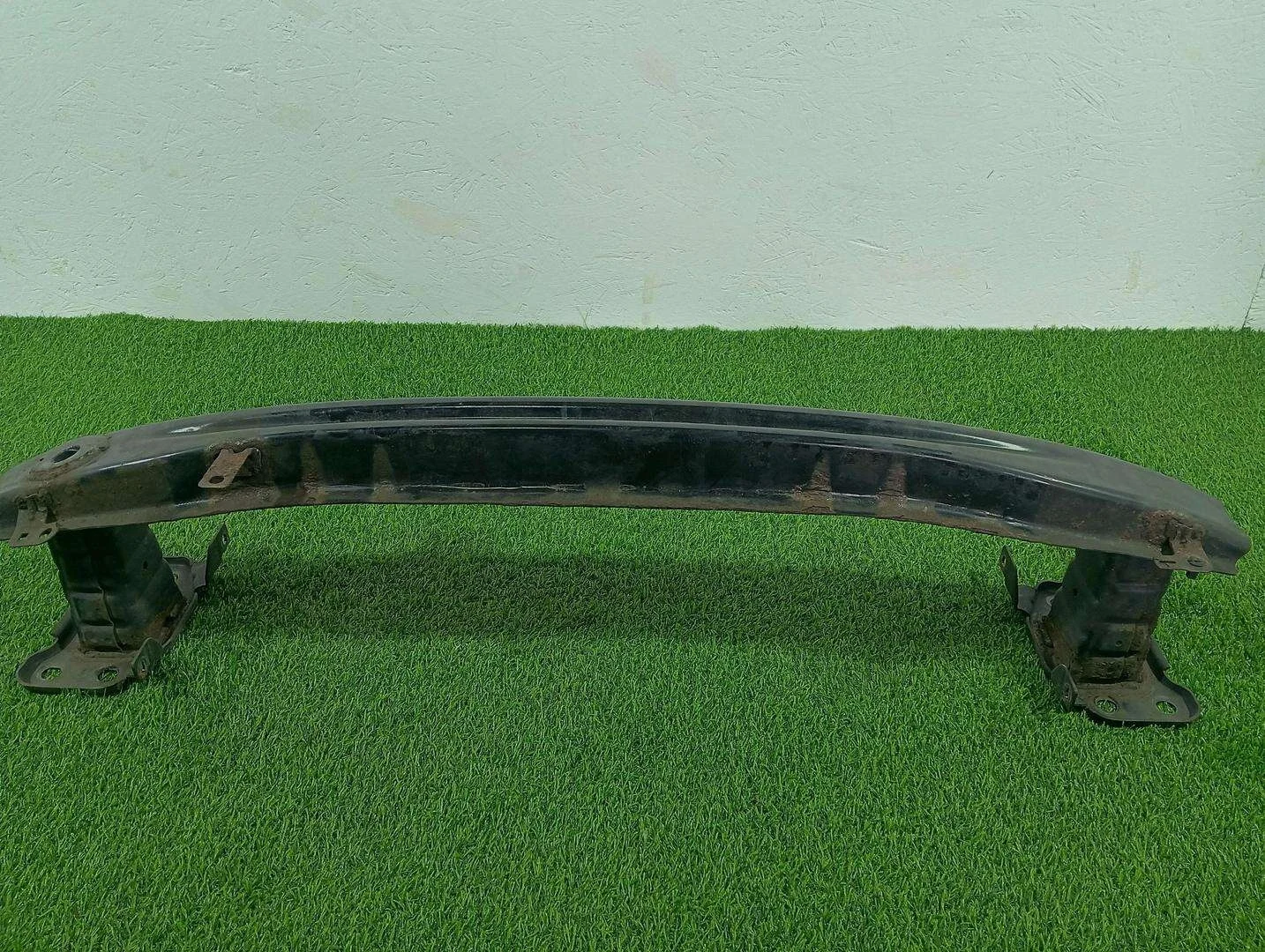 усилитель переднего бампера Skoda Superb 1.6 дизель 2012