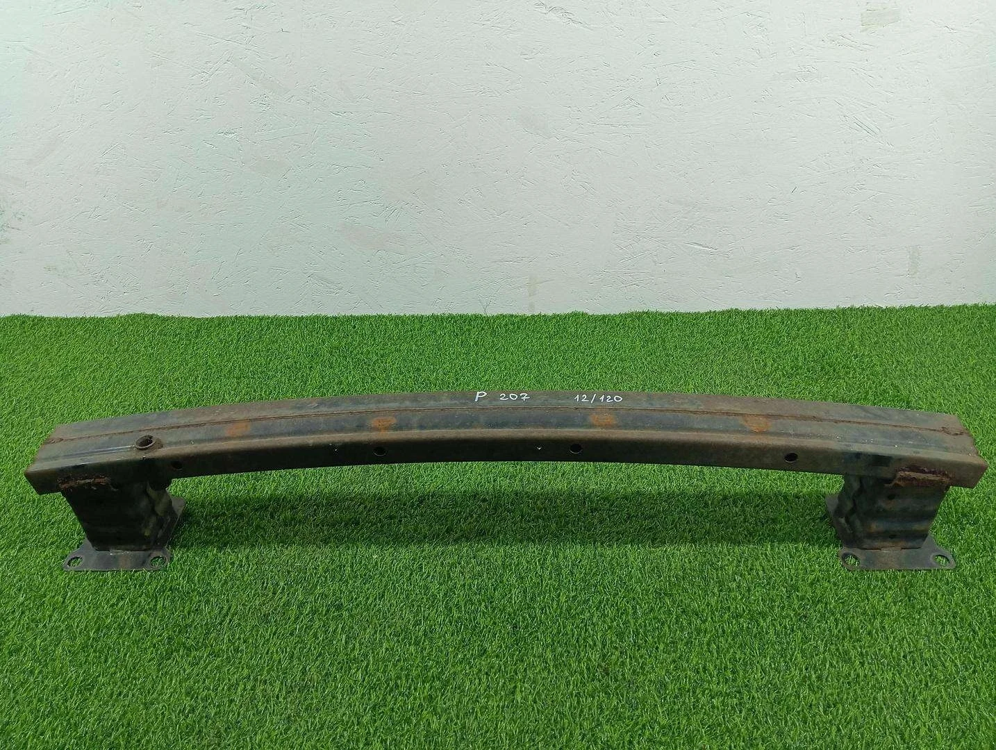 усилитель переднего бампера Peugeot 207 1.6 бензин 2011