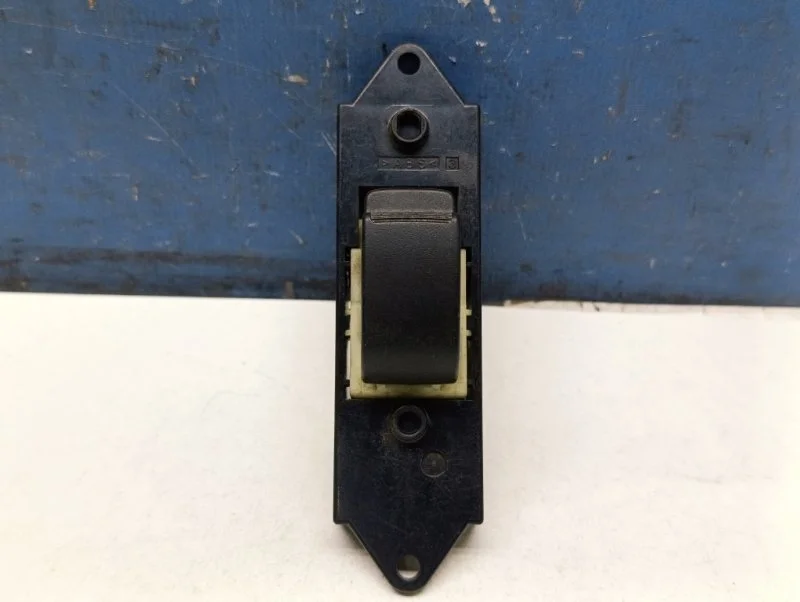 Кнопка стеклоподъемника Mitsubishi Lancer 2010 MR587944, задняя правая