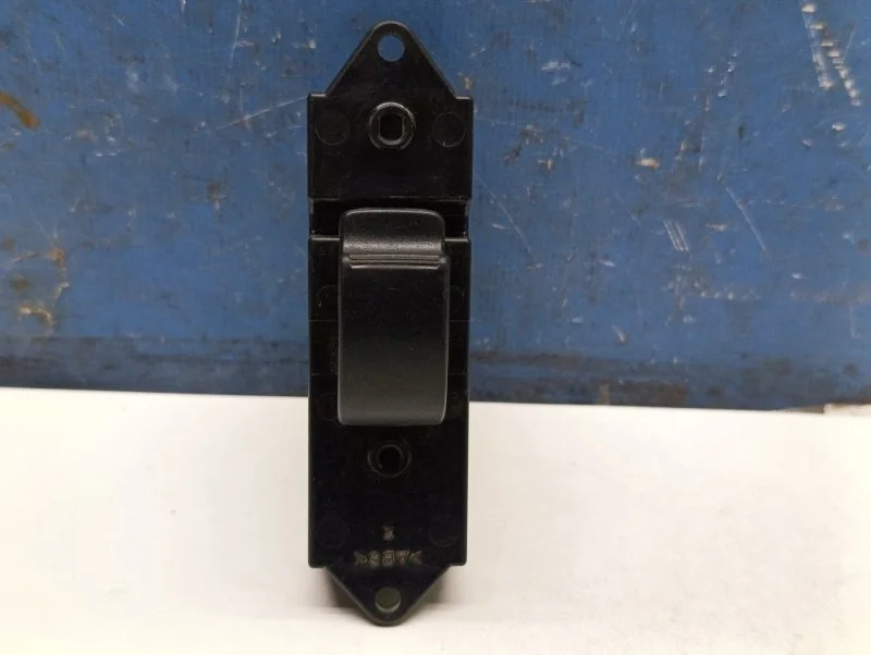 Кнопка стеклоподъемника Mitsubishi Lancer 2010 8608A066, задняя правая