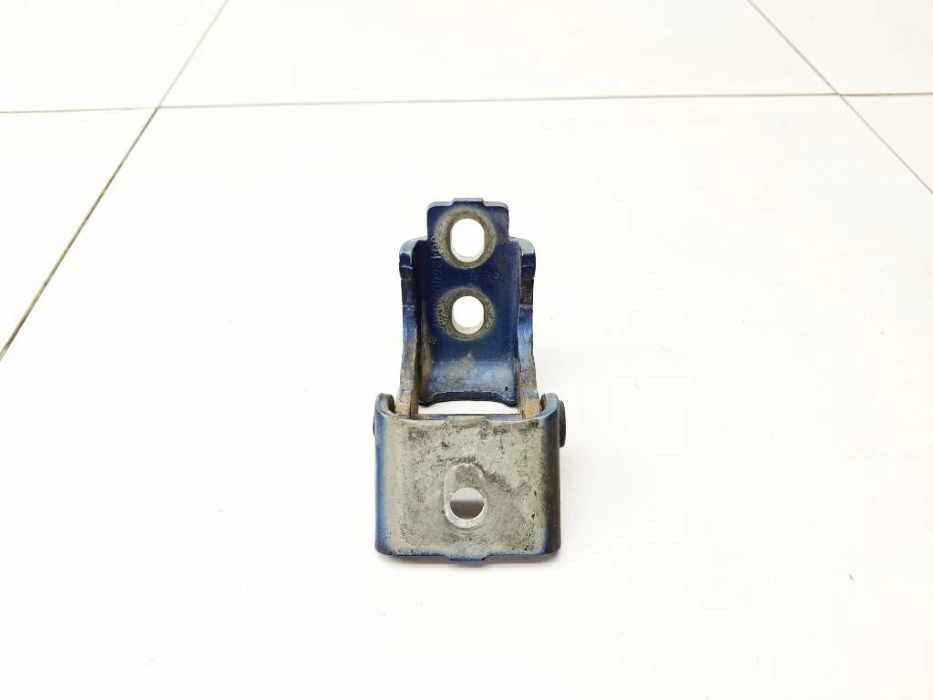 Петля двери передней левой нижняя Renault Kaptur 2020