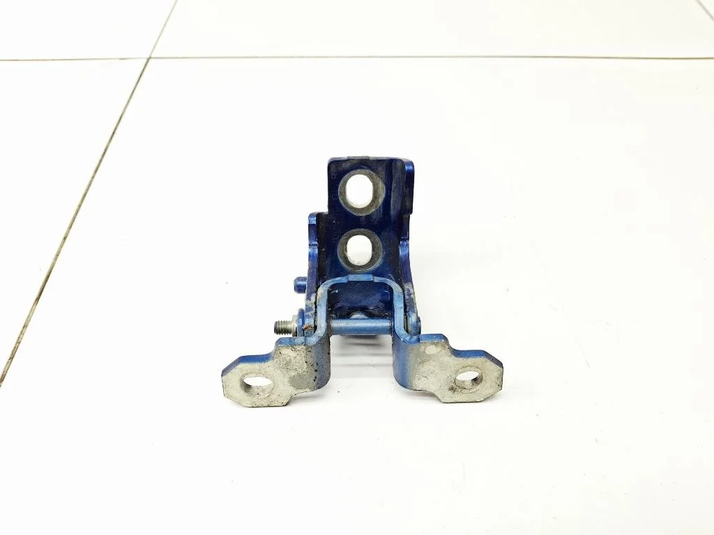 Петля двери задней левой верхняя Renault Kaptur 2020