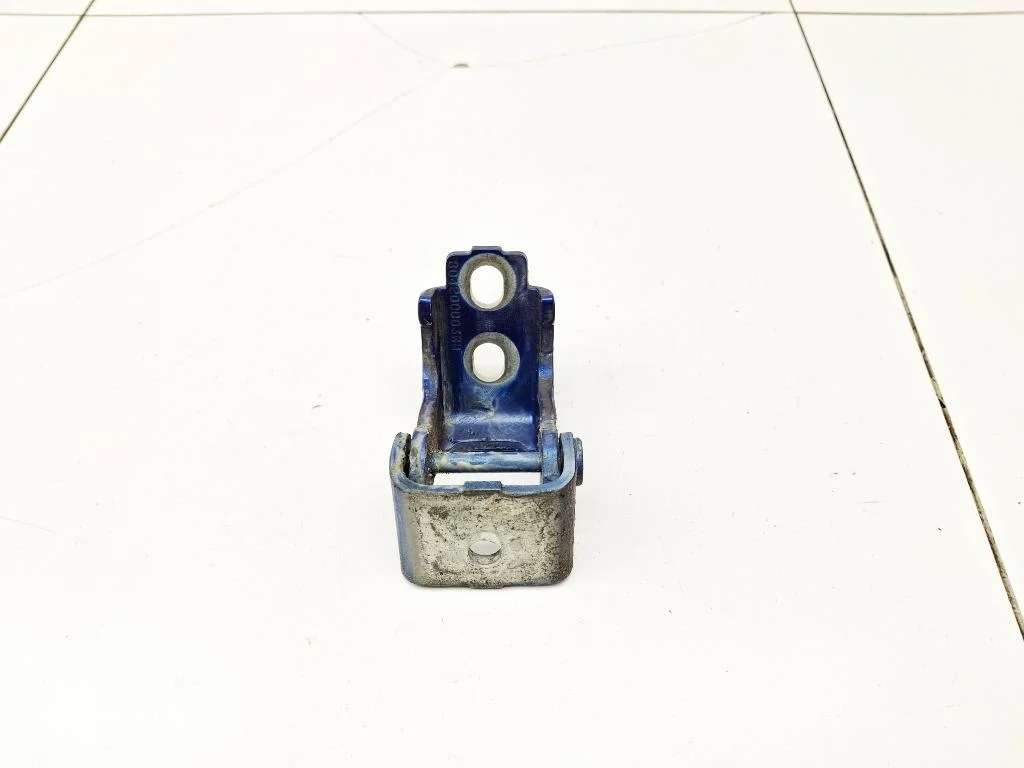 Петля двери задней левой нижняя Renault Kaptur 2020