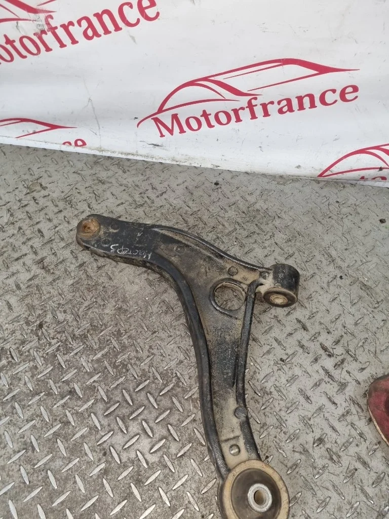 Рычаг передний Renault Master 8200688871, левый