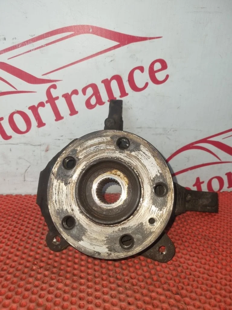 Кулак поворотный Renault Trafic 8200630533, передний правый