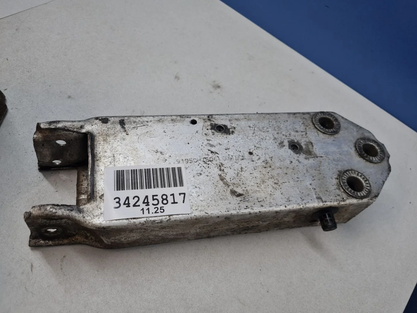 Кронштейн усилителя переднего бампера левый для BMW 5 F10 2009-2017