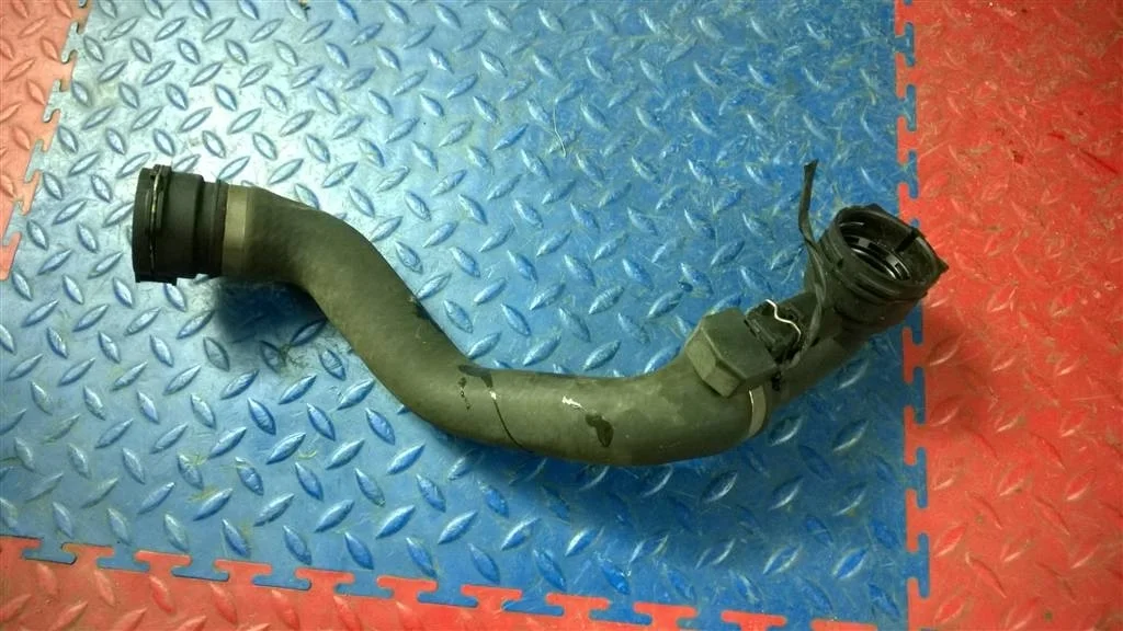 патрубок радиатора BMW X5 E53  M54B30 231 лс 3.0i