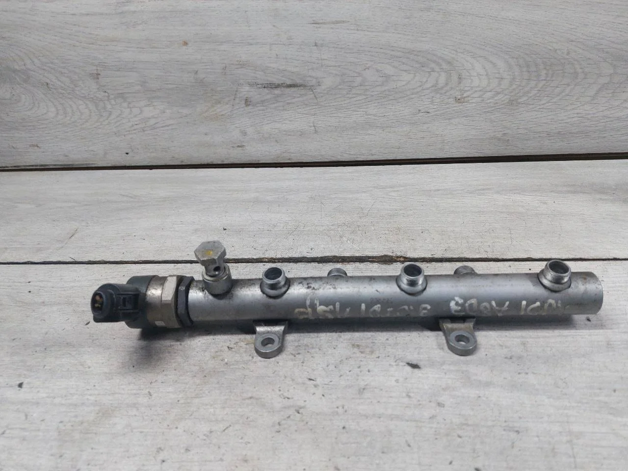 топливная рампа Audi A8 D3/4E