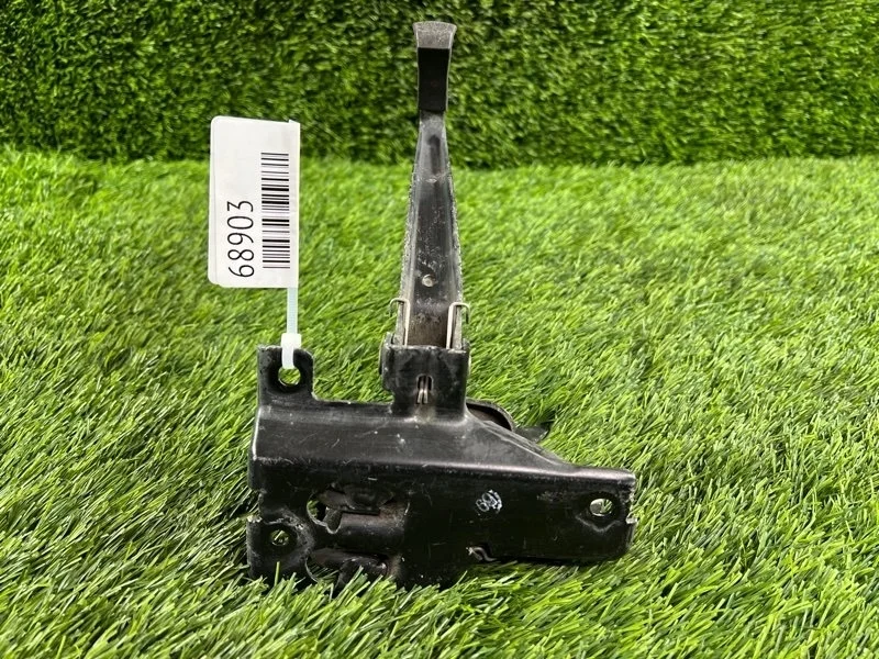 Замок капота Audi A4 2004 8E0823480D B6 AMB 1.8T, передний