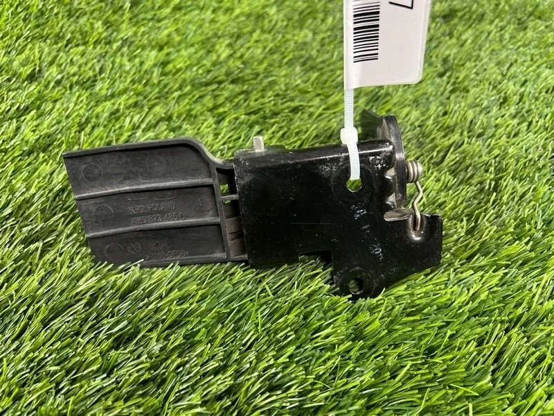 Замок капота Audi A8 2011 4H0823485C D4 CDR 4.2, передний