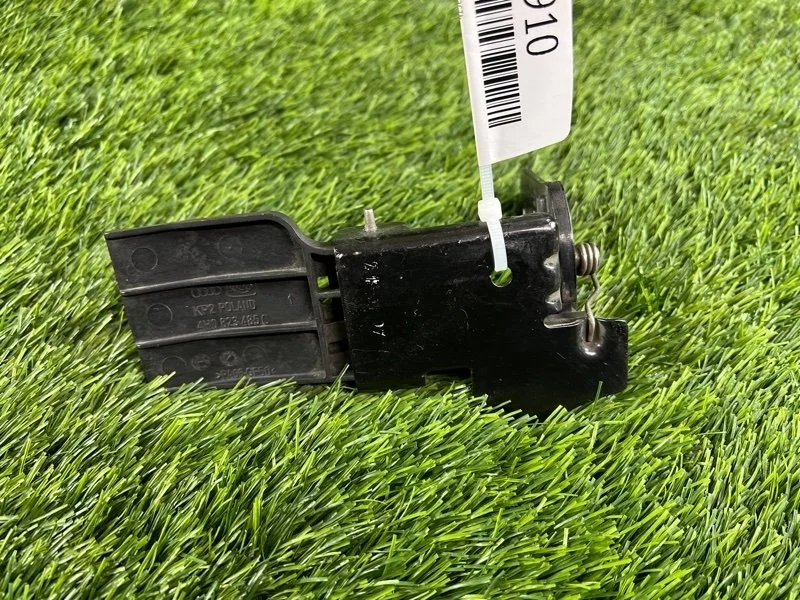Замок капота Audi A8 2011 4H0823485C D4 CDR 4.2, передний