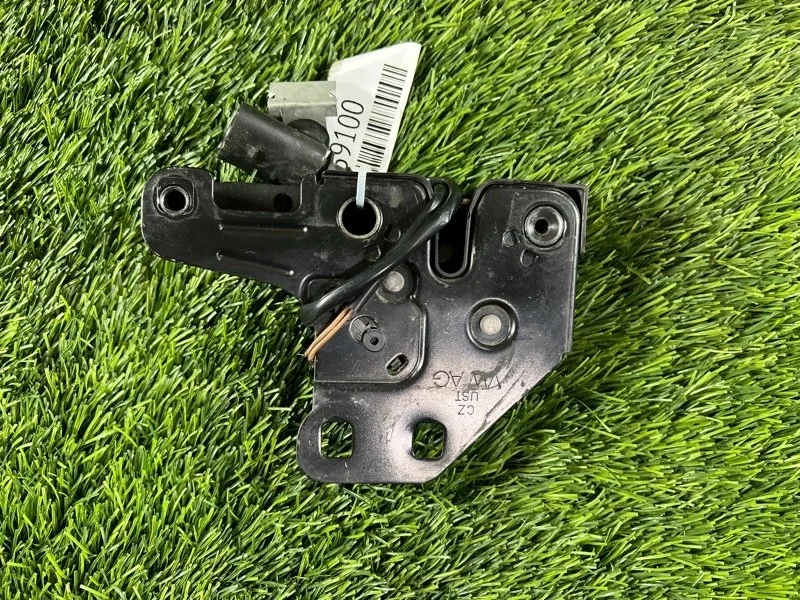 Замок капота Audi A4 2006 8E0823509C B7 BWE 2.0T, передний