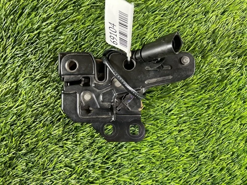 Замок капота Audi A4 2006 8E0823509C B7 BWE 2.0T, передний