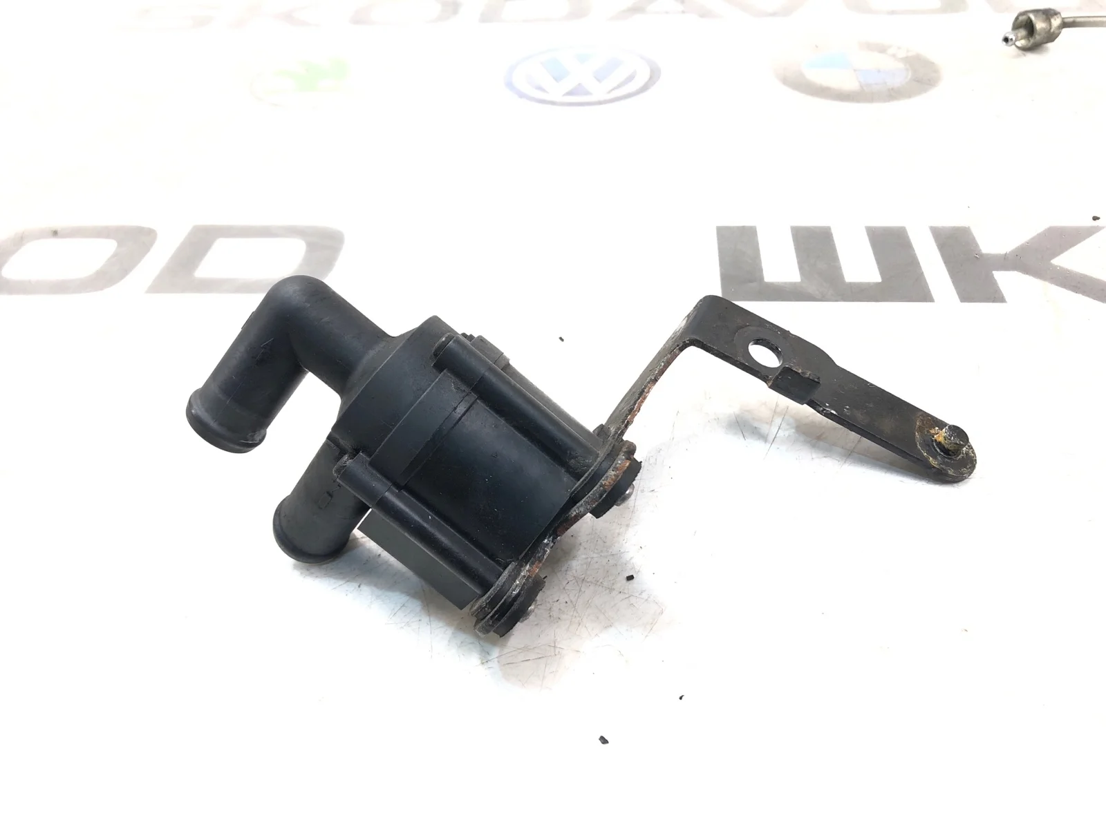 Дополнительная помпа Skoda Yeti 2010 5N0965561 5L 2.0 CFHF