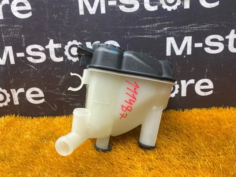 Бачок расширительный Mercedes-Benz M-Class 2012 A1665000049 W166 642.826