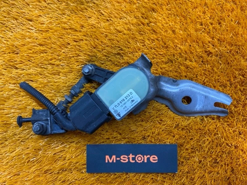 Датчик высоты дорожного просвета Porsche Cayenne 2007 7L0616213D 957 M4851, передний левый