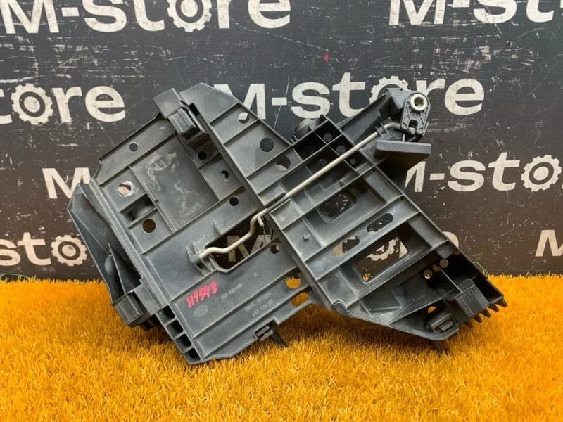 Кронштейн фары Porsche Cayenne 2007 7L5941046 957 M4851, правый