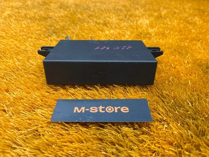 Блок управления парктроником Land Rover Range Rover 2006 YWC000931 L322 448PN