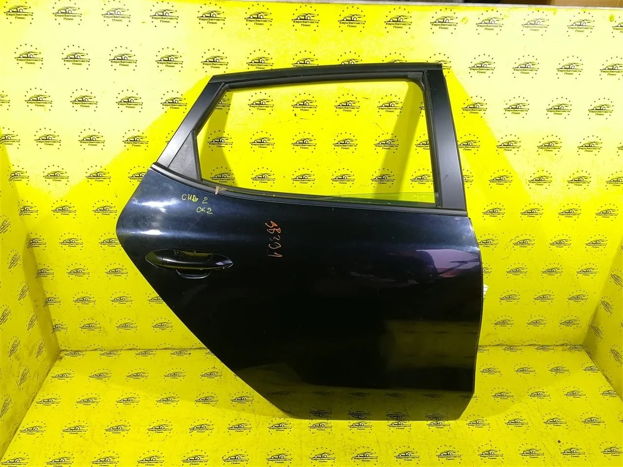 Дверь Kia Ceed 2 77004A2200 JD, задняя правая