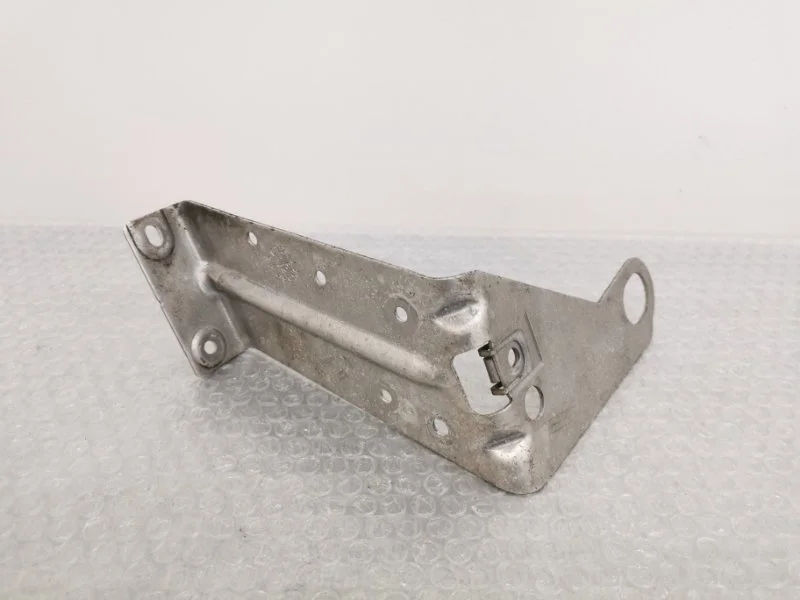 Кронштейн экрана моторного отсека BMW X5 2012 51717188836 E70 N55B30, передний правый