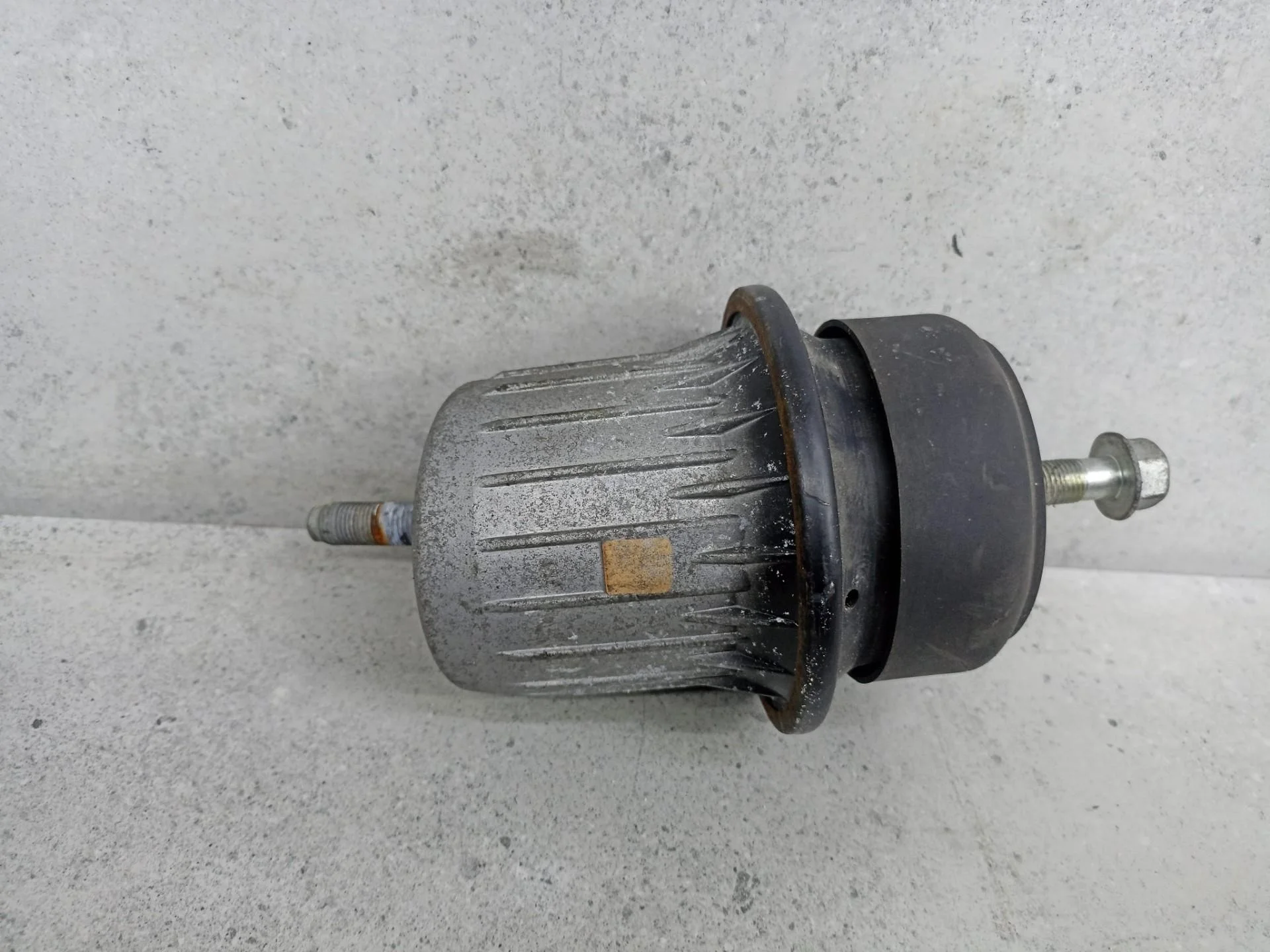 Подушка крепления двигателя левая Lexus GS 3 рест.