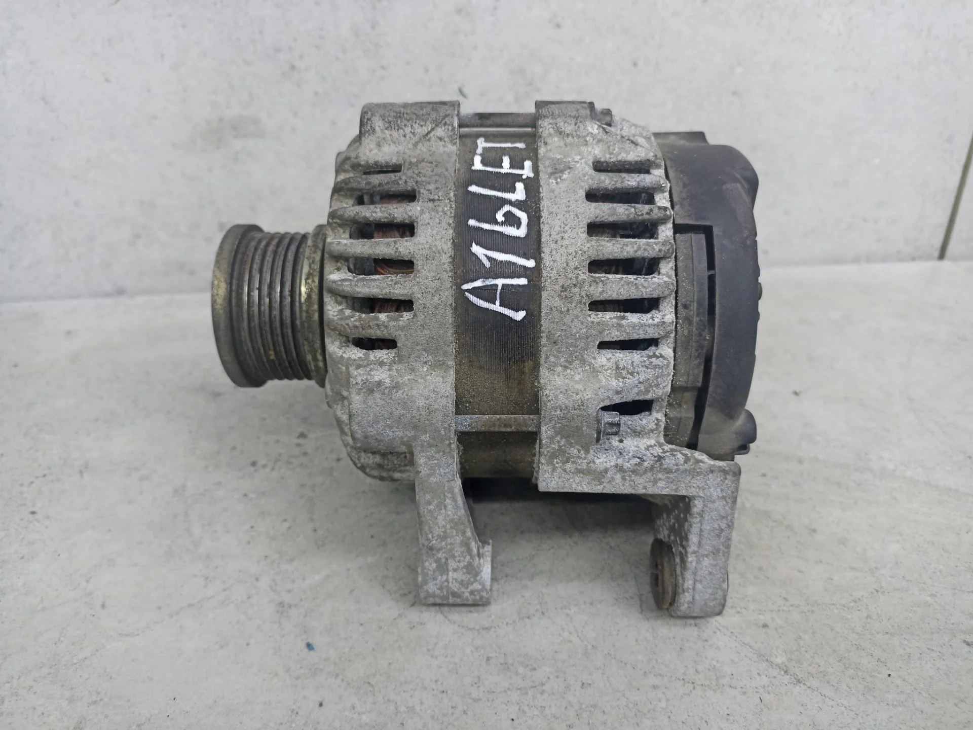 Генератор Opel Astra J рест. 2012 13579666