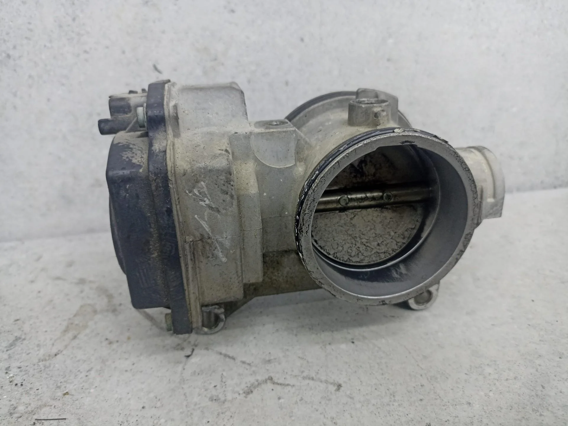 Дроссельная заслонка Lada Largus 2014 8200063652