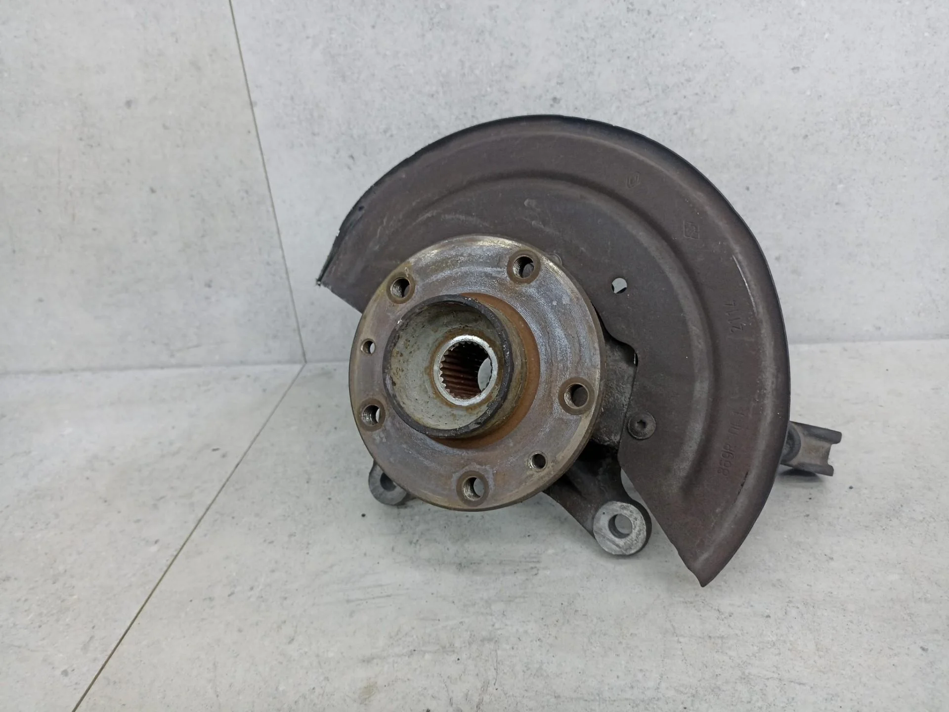 Кулак передний правый Renault Duster 2015