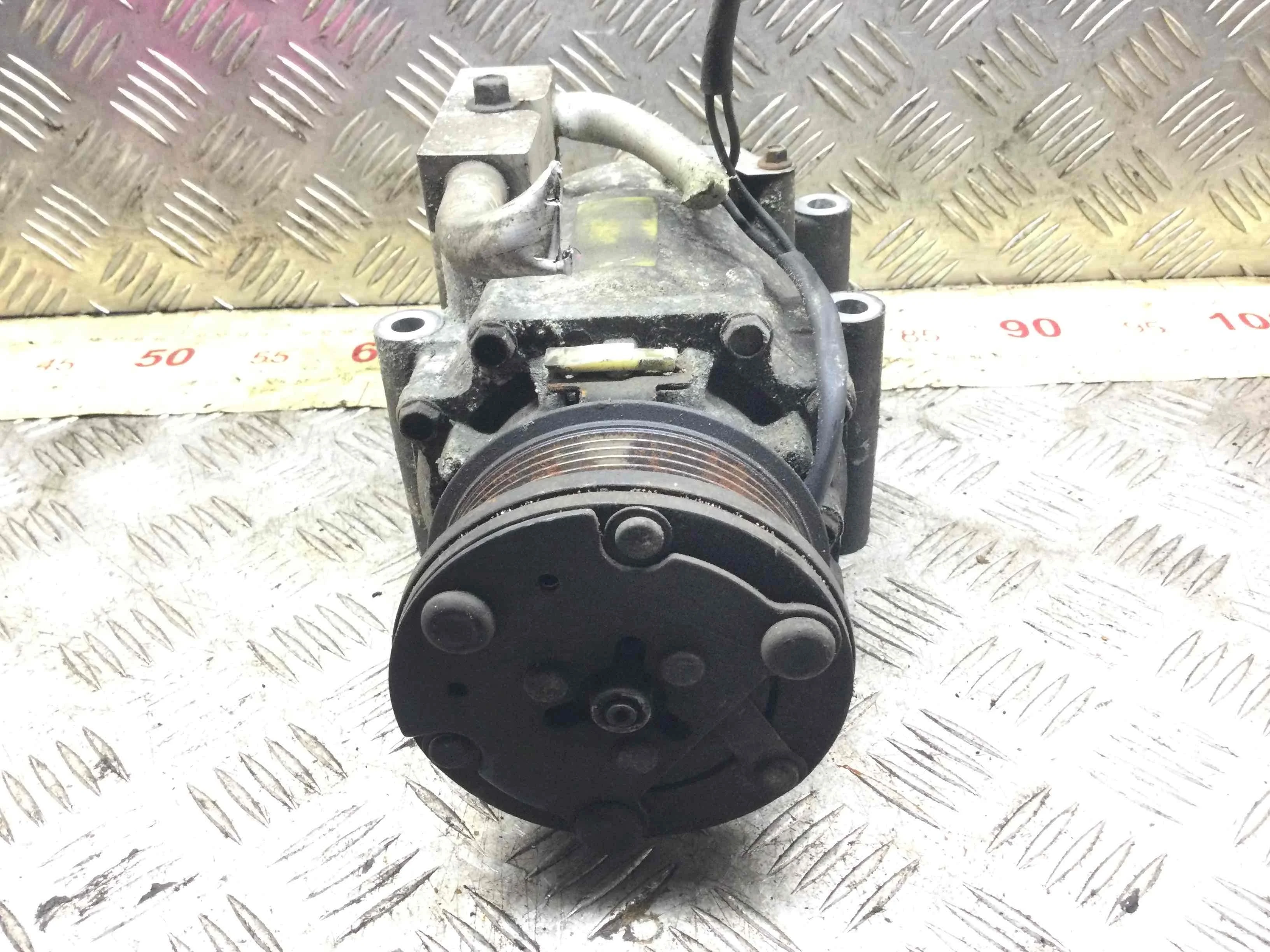 Компрессор кондиционера Ford Focus 1 поколение [рестайлинг] (2001-2005) бензин 1.4 i Механика Х/б