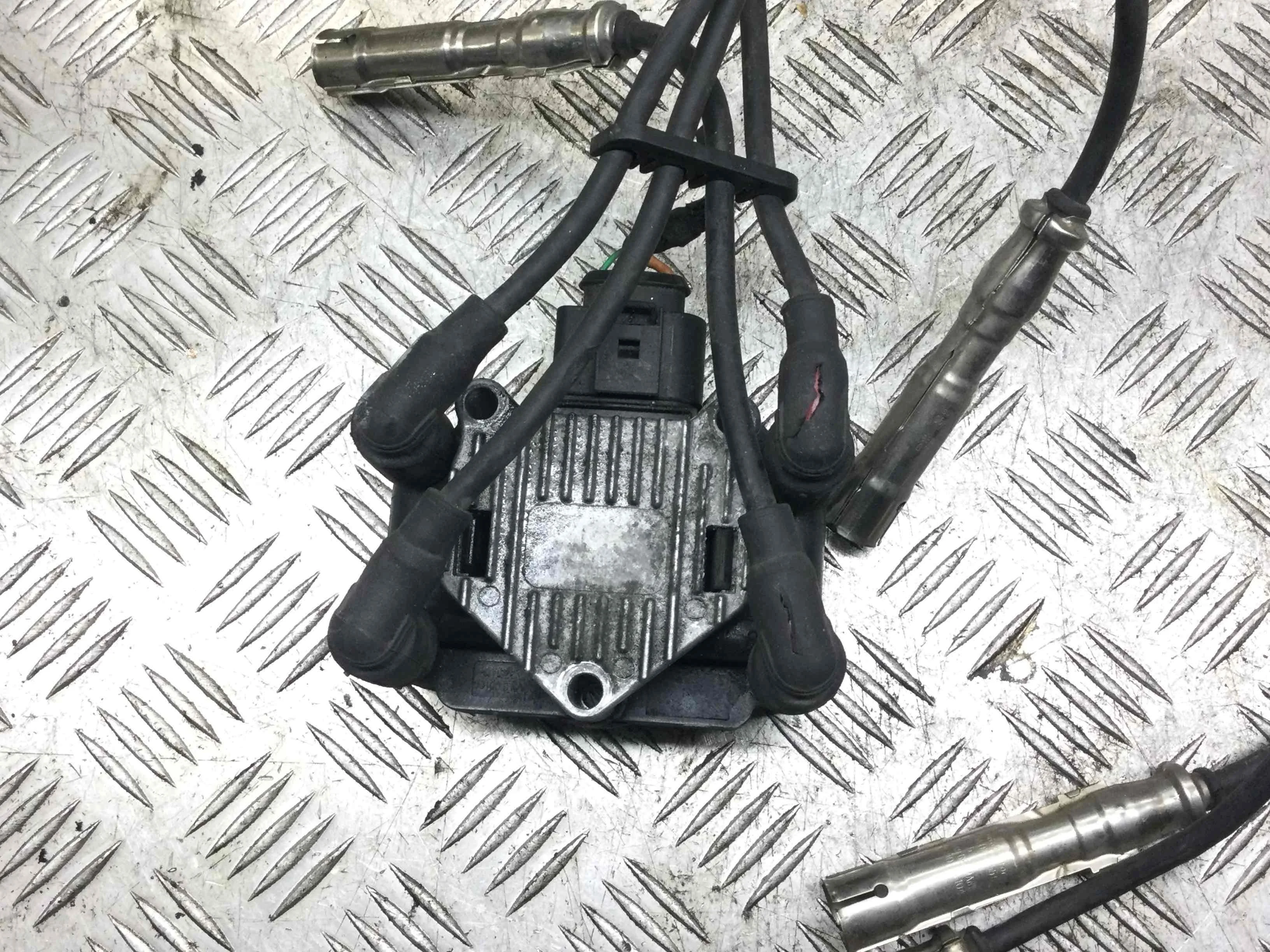 Катушка зажигания Volkswagen Beetle A4 (1997-2005) бензин 2.0 i Механика Х/б