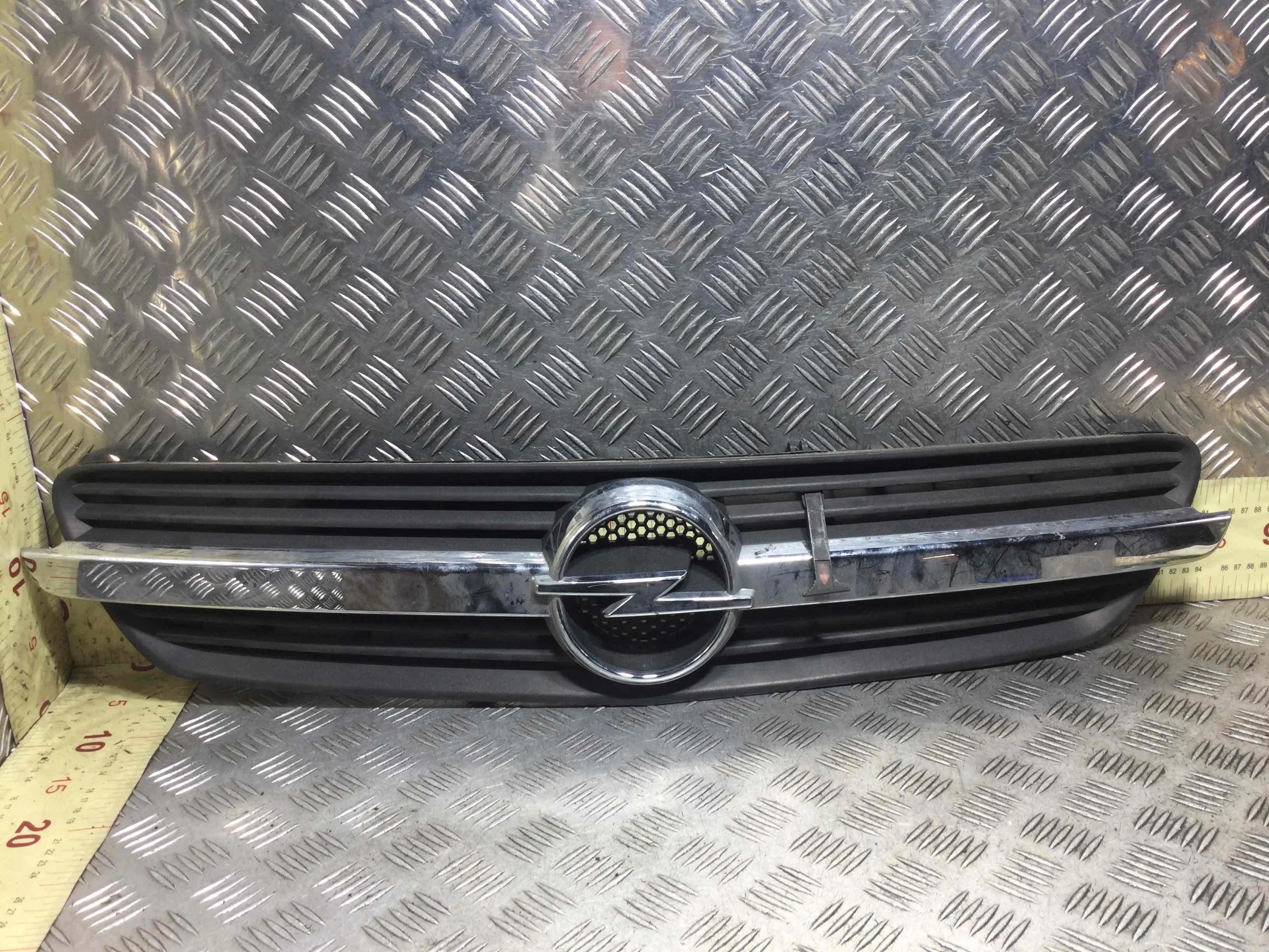 Решетка радиатора Opel Meriva 1 поколение 2002 - 2006 бензин 1.8 i Механика Х/б