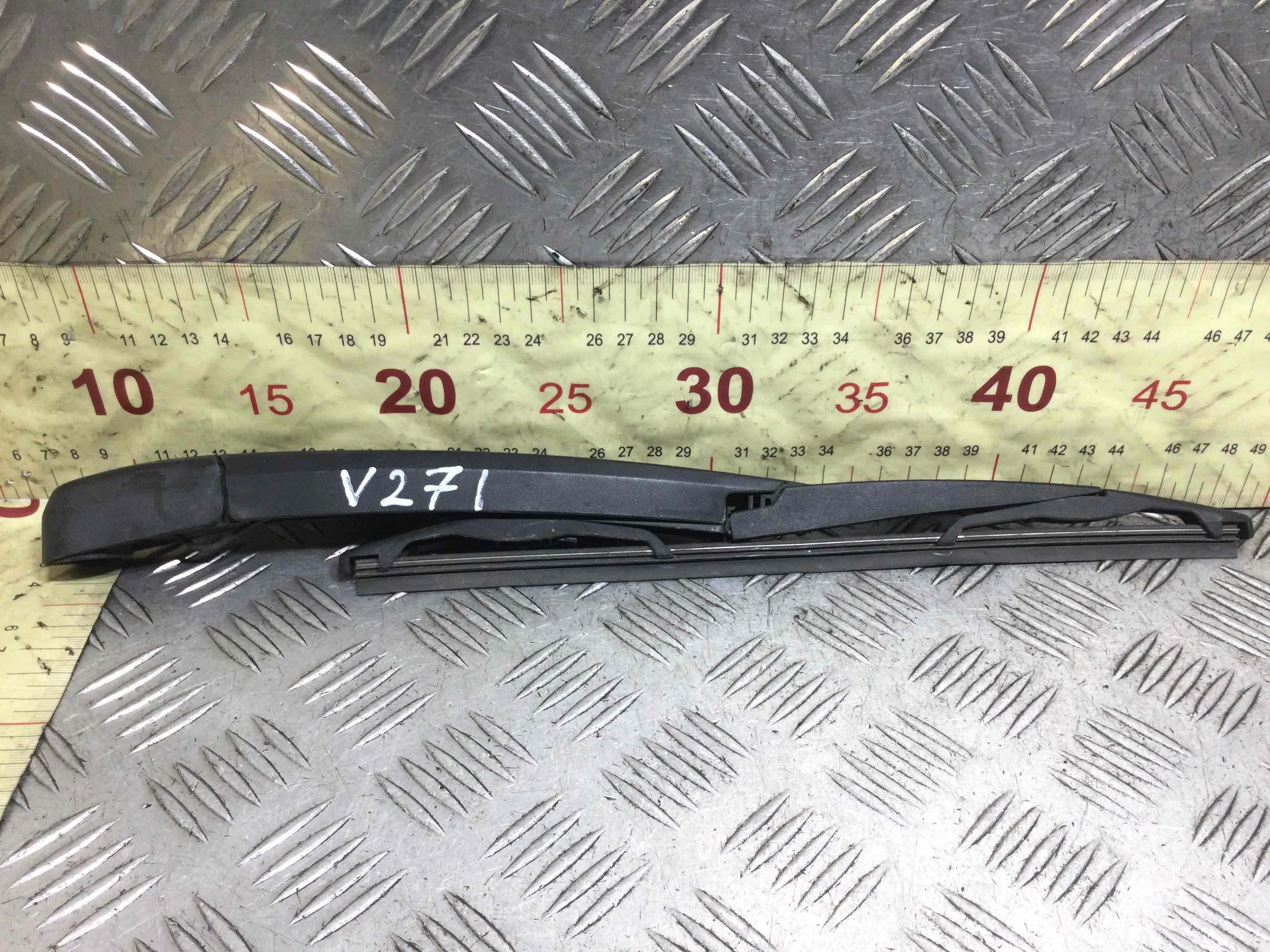 Щеткодержатель задний Mazda 5 1 поколение (2005-2008) бензин 1.8 i Механика Минивэн