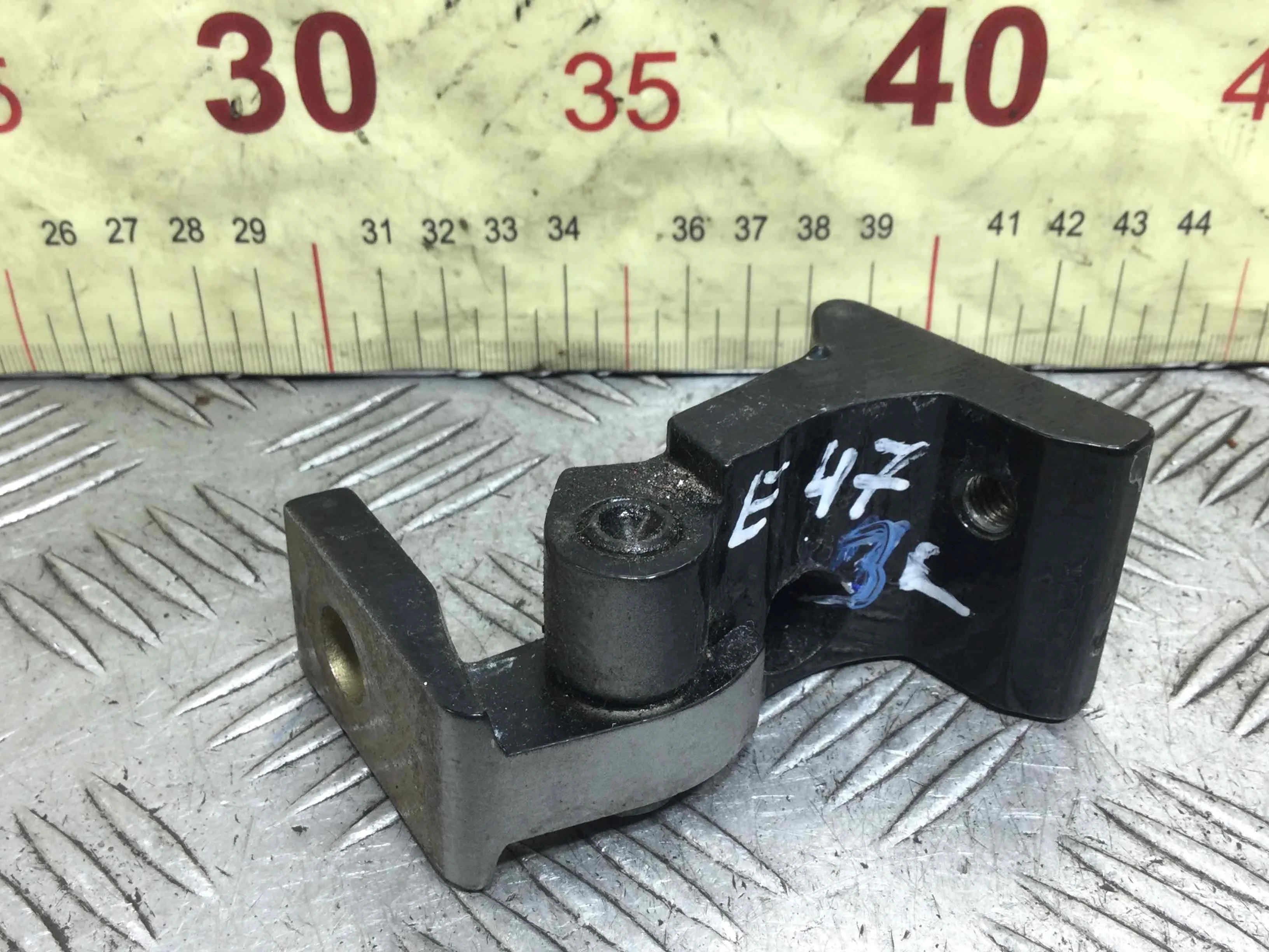 Петля двери задней левой Audi A3 8P/8PA [рестайлинг] (2004-2008) бензин 2.0 FSI Механика 5-дв, х/б