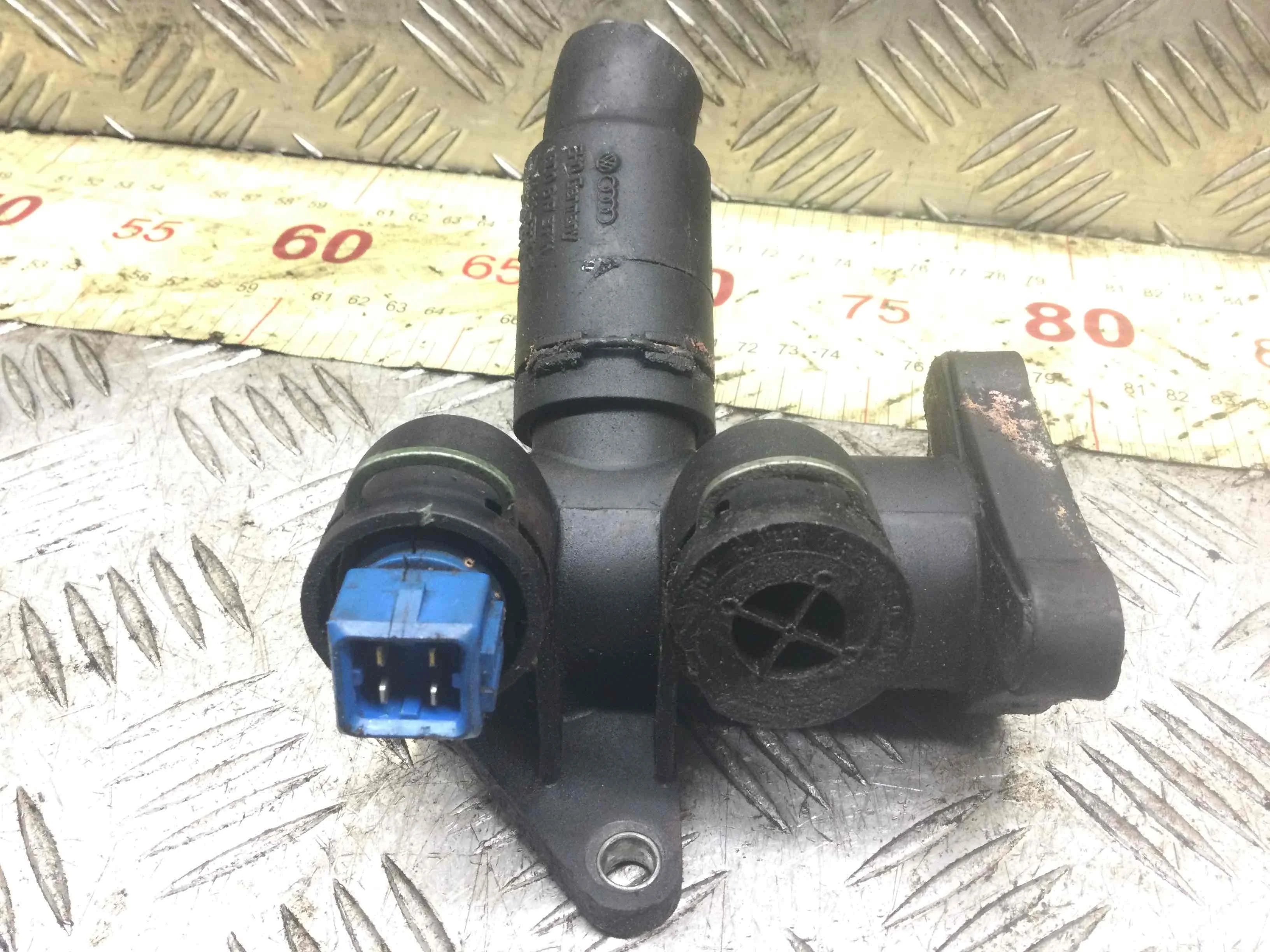 Фланец (тройник) системы охлаждения Audi A4 B5 (1994-1999) бензин 1.8 i Автомат Седан