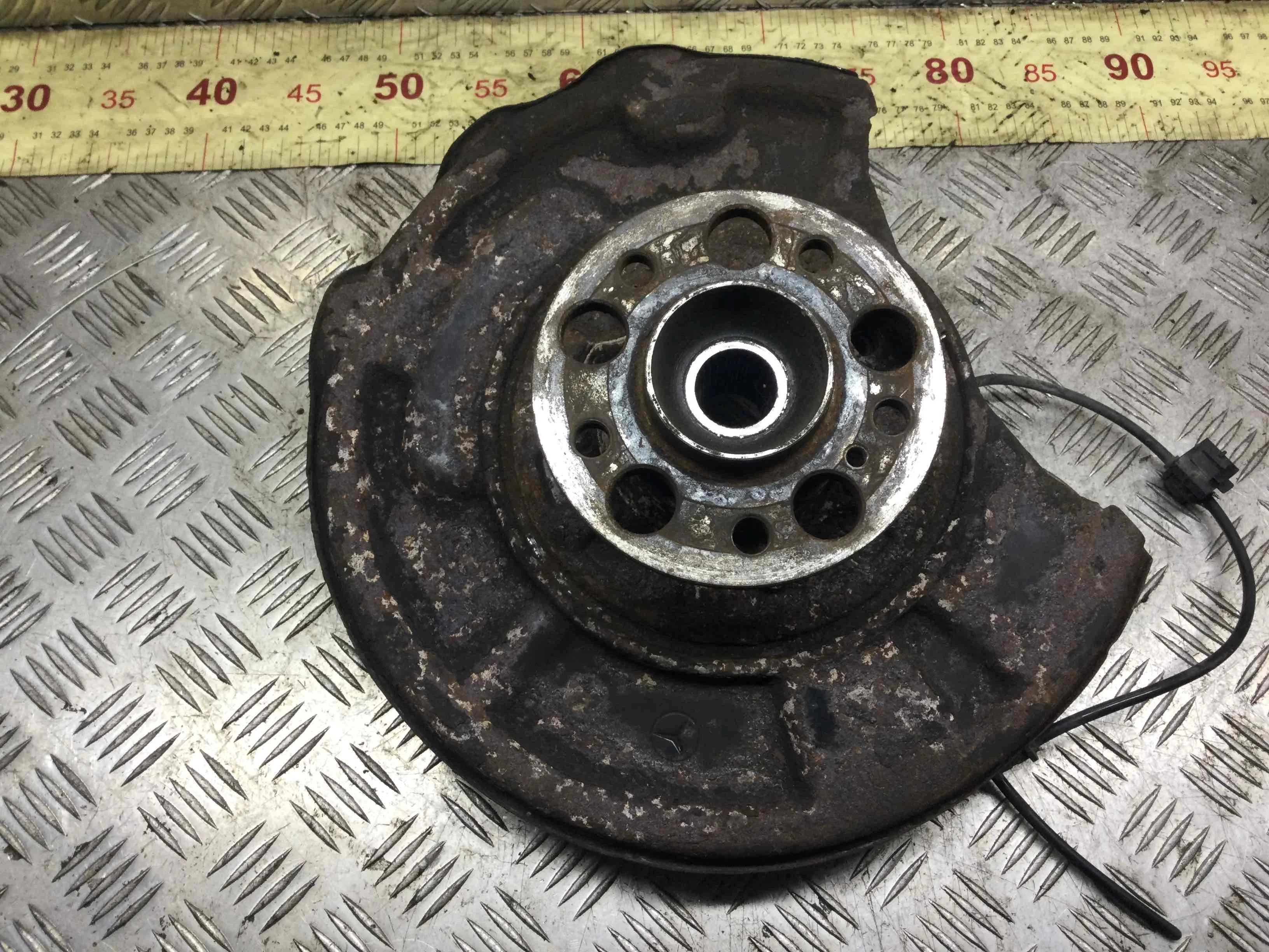 Ступица задняя левая Mercedes E-klasse E-klasse (W211) 2002 - 2009 дизель 2.7 CDI Автомат Универсал