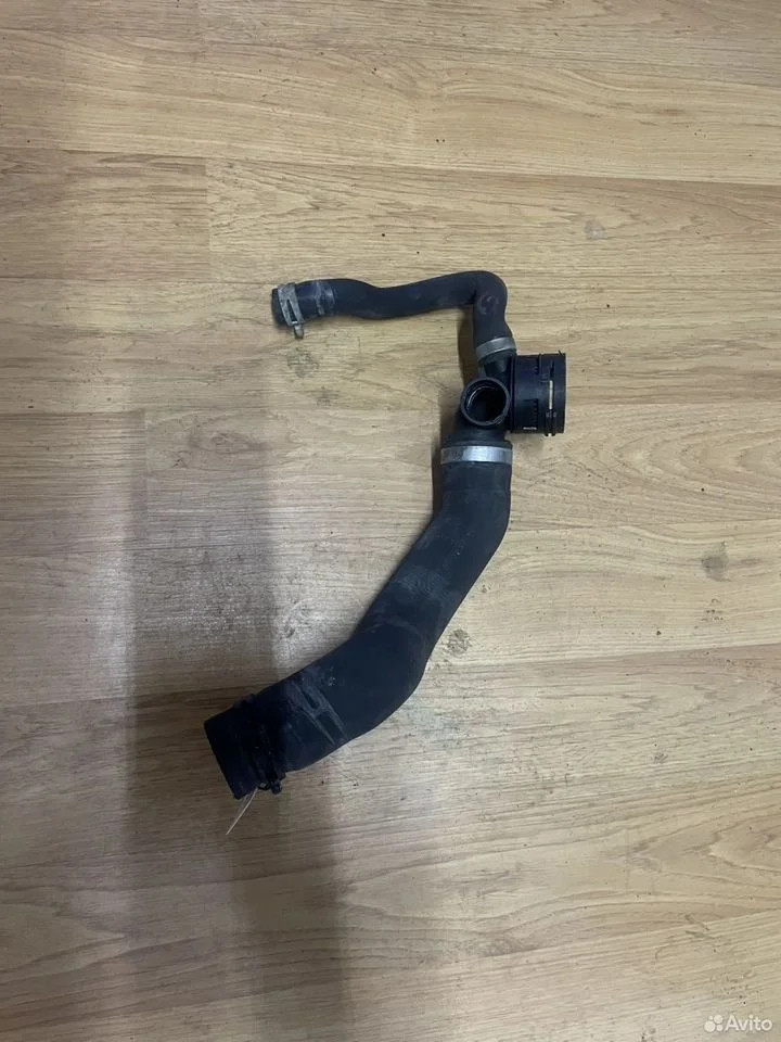 Патрубок системы охлаждения 7l6122051j