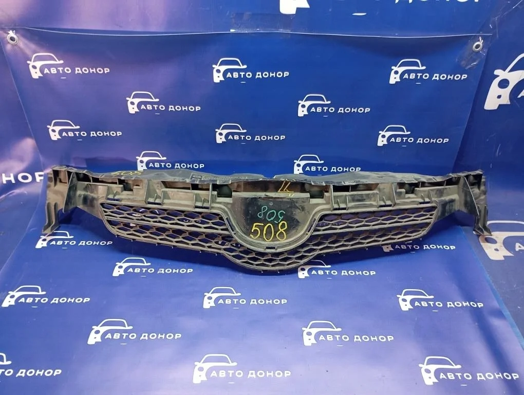 решетка радиатора TOYOTA AURIS ZRE152 -