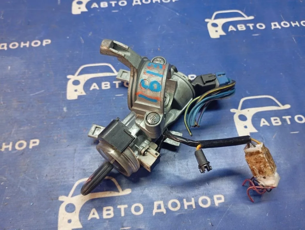 замок зажигания MITSUBISHI CHARIOT GRANDIS N84W - - MR307998
