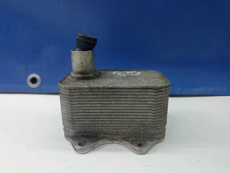 Маслоохладитель ДВС Audi Q3 06J117021J 8UB