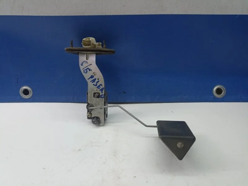 Датчик уровня топлива Mitsubishi Pajero 2006-2022 MR342870 V87W